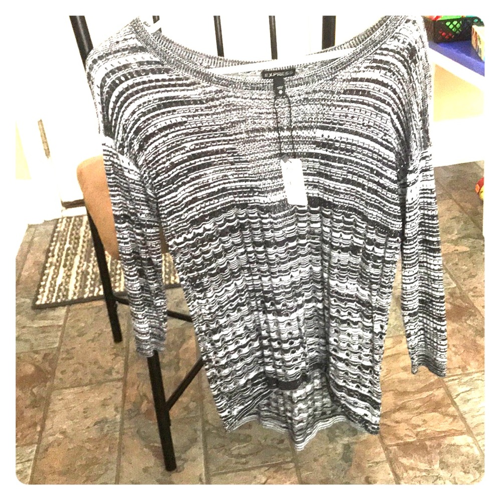 3/4 quarter lose shirt